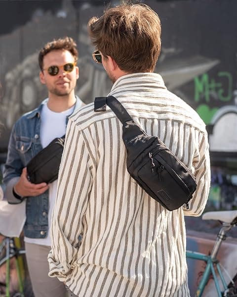 WATERFLY Fanny Pack, 2.5 L, Five Zip Pockets — view 2 of 4
